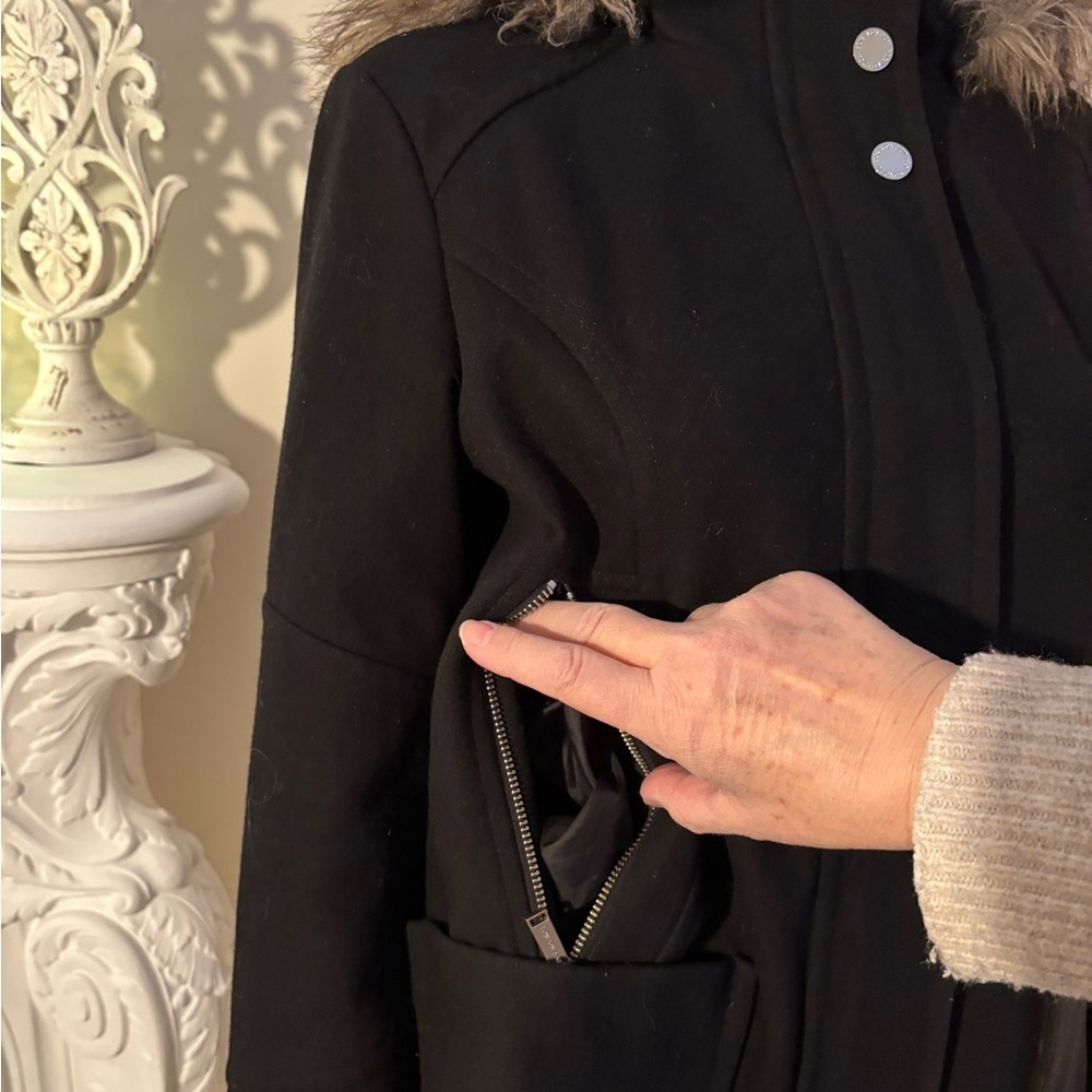 Women's Black Faux Fur-Trimmed Coat - Picture 9 of 16